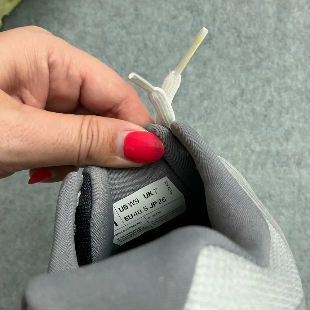 On Running Women’s Grey and Yellow Shoes - Picture 3 of 4